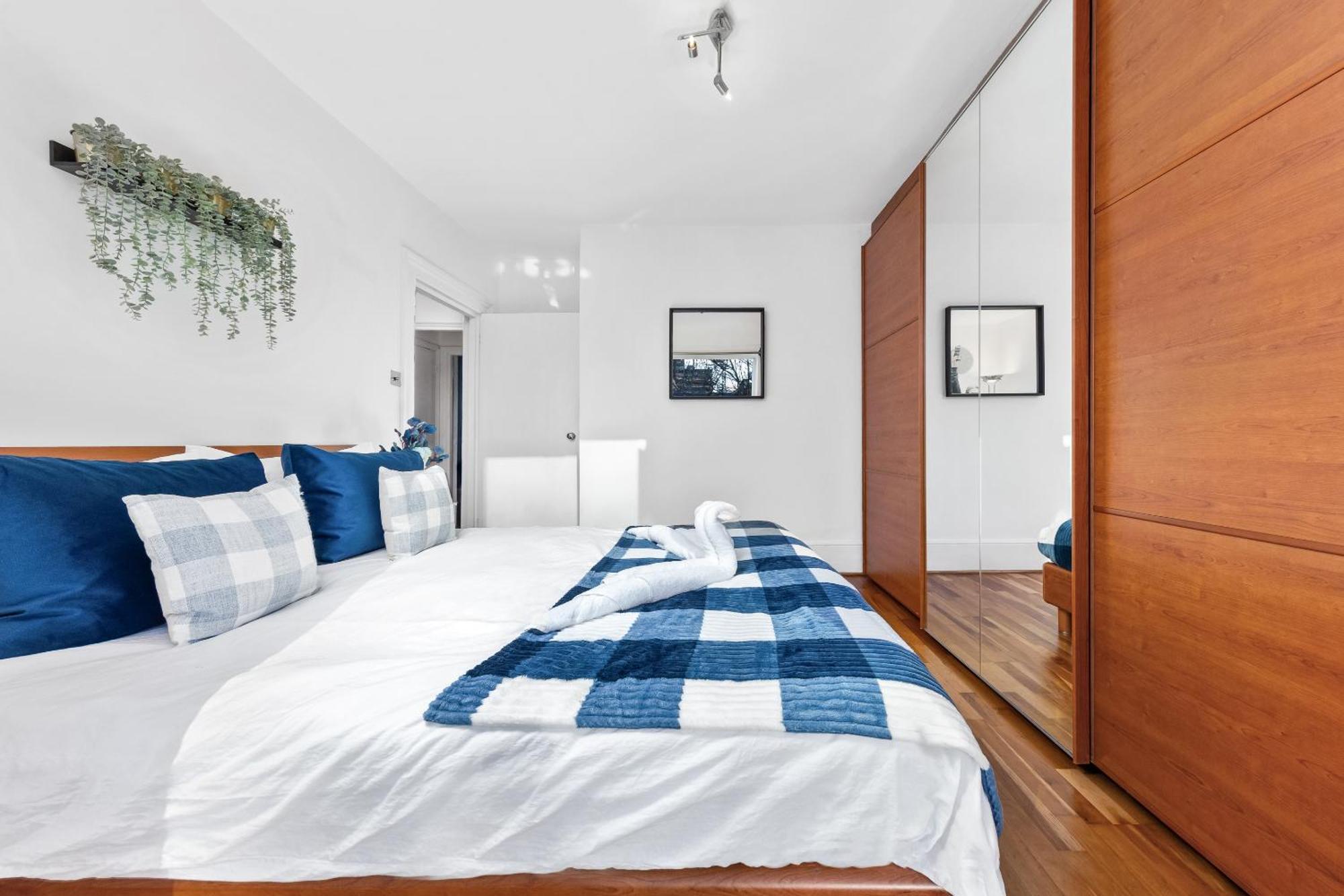 Balcony Blue Theme 1 Bedroom Central London Luxury Flat Near Hyde Park! Accommodates Up To 6! Double Sofa Bed And Next To Station! Екстер'єр фото